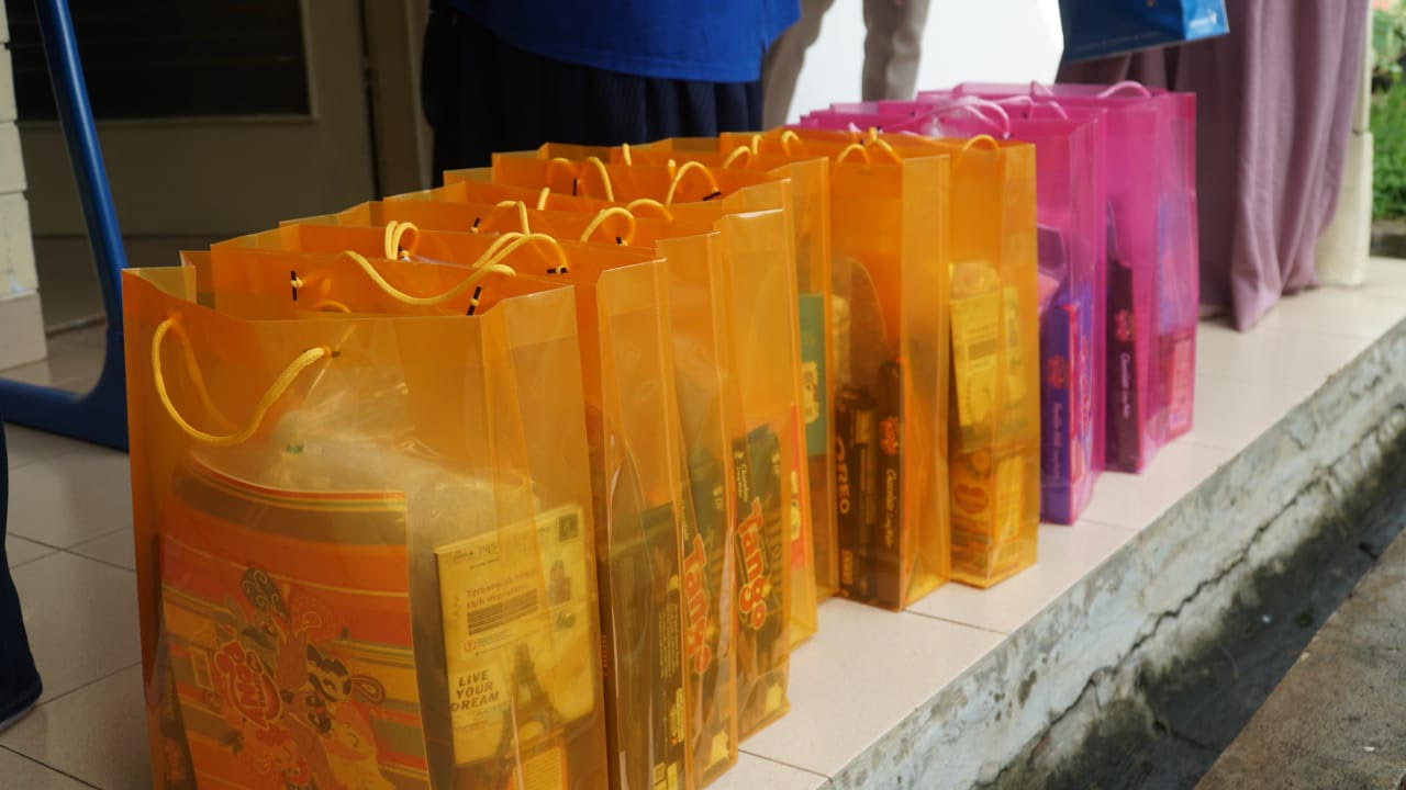 Bantuan yayasan Kanker Indonesia terhadap yayasan Kasih Anak Kanker (Foto: istimewa)