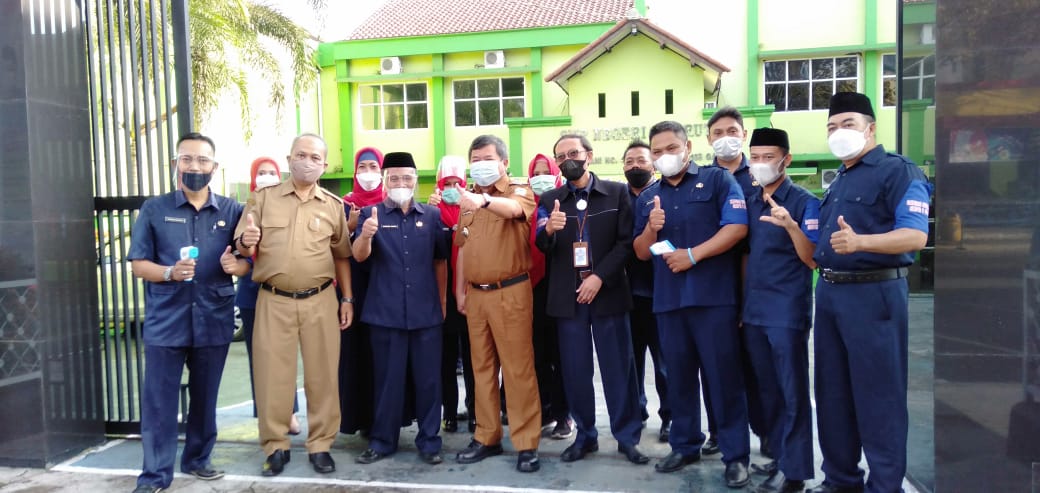 Bupati Garut, Rudy Gunawan mengecek langsung simulasi sekolah di SMPN 1 Garut, Kecamatan Garut Kota (Foto: Istimewa)