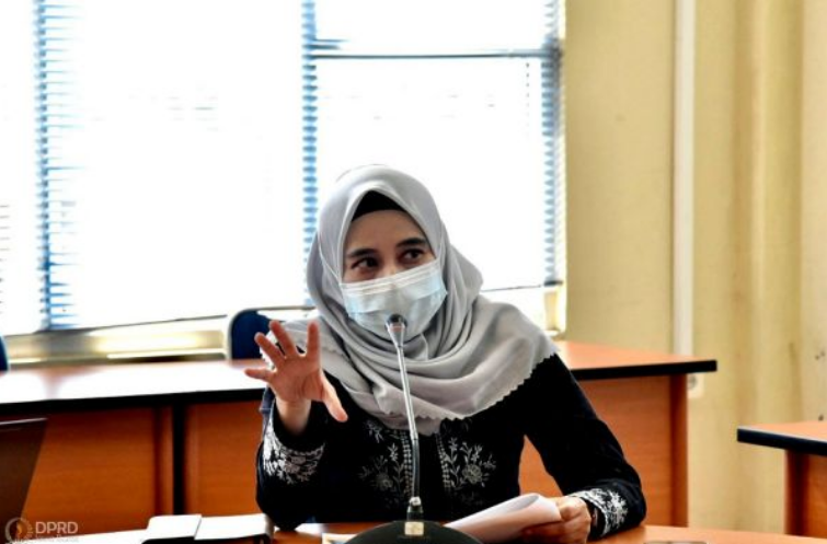 Wakil Ketua DPRD Provinsi Jawa Barat Ineu Purwadewi Sundari bersama Komisi IV DPRD Provinsi Jawa Barat lakukan kunjungan kerja dalam Rangka Monitoring & Evaluasi Kegiatan Tahun Anggaran 2021 di Kantor Cabang Dinas ESDM Wilayah 3 Purwakarta Rabu (21/4/2021). (Foto : Farhat/Humas DPRD Jabar).