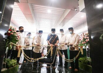 Wali Kota Bandung Oded M Danial meresmikan meresmikan Masjid Ulul Ilmi, Jumat (30/4/2021).(Foto : avila/dara.co.id)