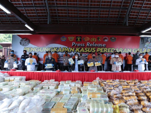 
Polri gagalkan penyelundupan 2,5 ton sabu. (Foto:tantri/dara.co.id)
