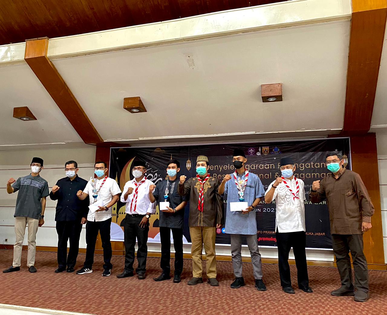Pemberian penghargaan pemenang lomba Viral DKD Jabar (Foto: Humas DKD Jabar)