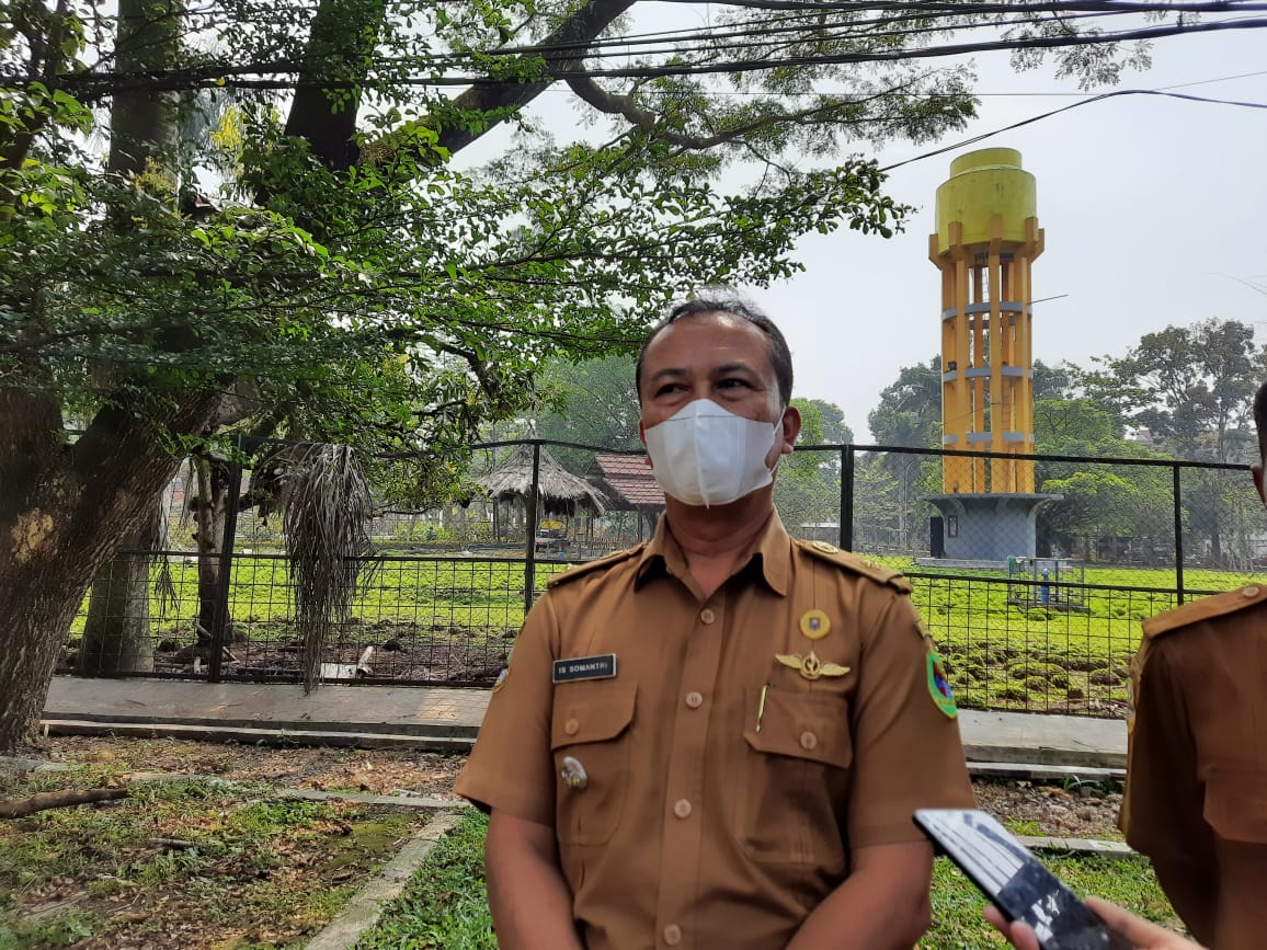 Kepala Desa Tenjolaya Is Somantri (Foto: Verawati/dara.co.id)