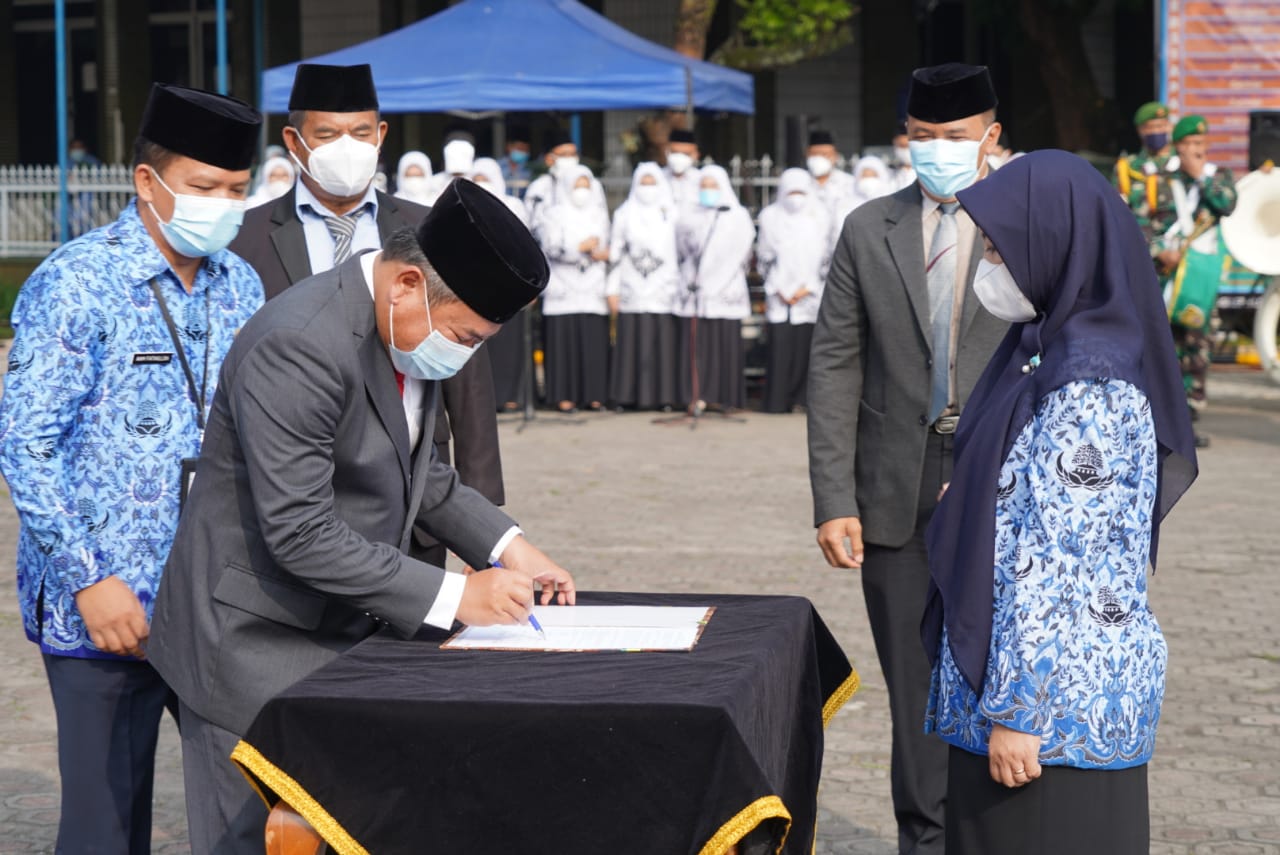 Bupati Garut, Rudy Gunawan melantik 41 pejabat administrasi (Foto: Istimewa)