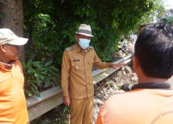 Bupati Subang, H. Ruhimat melakukan sidak ke tempat pebuangan sampah liar, Senin (31/5/2021). i/dara.co.id)(Foto: yud