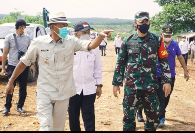 Bupati dan Dandim Subang saat meninjau sejumlah lokasi strategis (Foto: Yudi/dara.co.id)