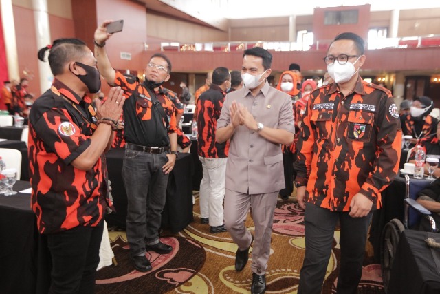 
Wakil Bupati Sahrul Gunawan menghadiri Musyawarah Cabang Luar Biasa (Muscablub) PP Kabupaten Bandung, di Hotel Sutan Raja, Soreang, Senin (28/6/2021). Acara dibuka Bupati Bandung Dadang Supriatna. (Foto : Humas Pemkab Bandung)
