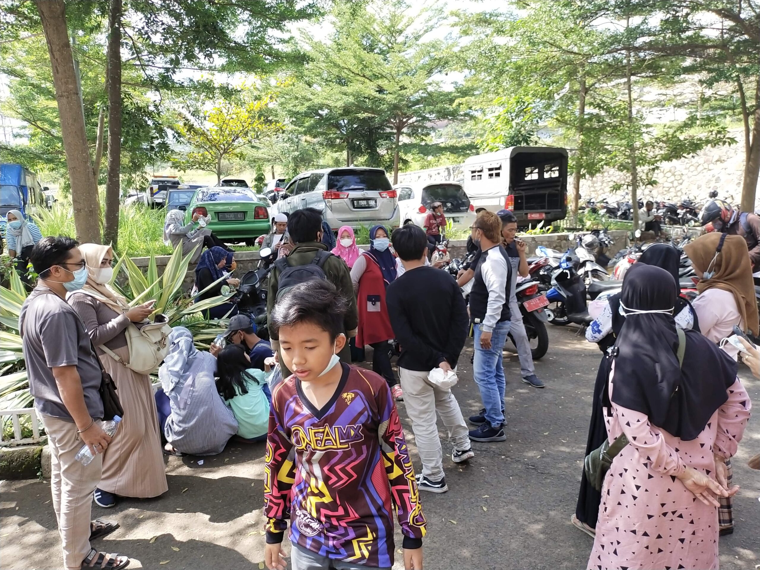  PKL Pos Wetan saat pertama menggeruduk Kantor Satpol PP KBB beberapa waktu lalu (Foto: Istimewa)