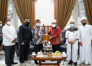 Bupati Garut, Rudy Gunawan, menerima  kunjungan Wali Kota Bengkulu, Helmi Hasan (Foto: Andre/dara.co.id)