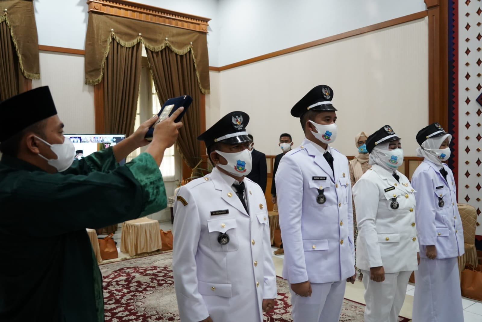 Ratusan kades terpilih disumpah (Foto: Andre/dara.co.id)