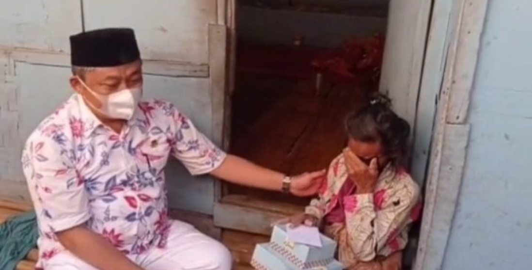 Anggota DPRD Kabupaten Bandung dari Fraksi PKS, H. Uus Firdaus Haerudin, melaksanakan reses diantaranya di Kampung Ciparia RTO3, RW 14, Kelurahan Wargamekar, Kecamatan Baleendah (Foto: Bipol)