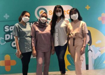 Para dokter gigi dari Klinik Gigi ODAC saat acara konsultasi gigi dan vaksinasi gratis untuk 1000 anak pada Jumat, 27 Agustus 2021 di QBIG BSD City, Tangerang. (Dok. Istimewa)