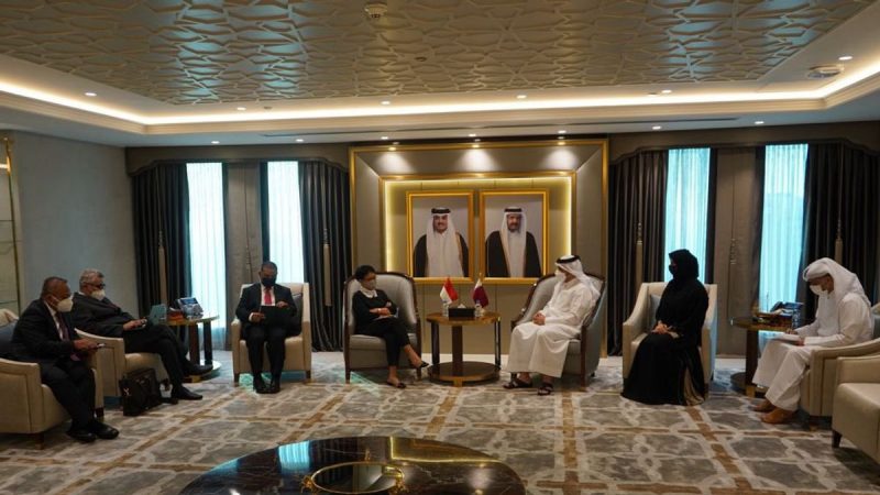 enteri Luar Negeri Retno Marsudi saat bertemu dengan Wakil Perdana Menteri dan Menteri Luar Negeri Qatar Sheikh Mohammed bin Abdulrahman Al-Thani. (Twitter/@Menlu_RI)