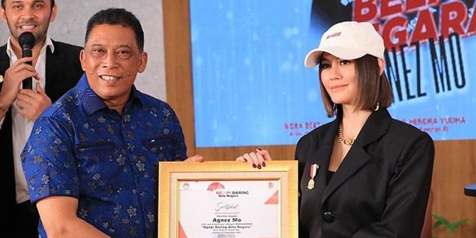 

Agnez Mo ditetapkan Kementrian Pertahanan Indonesia sebagai Duta Bela Negara (Foto: IG Agnes MO)