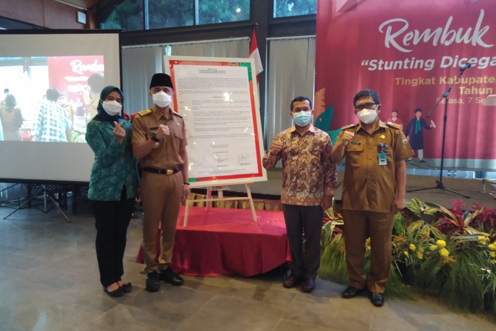 Pelaksana Tugas (Plt) Bupati Bandung Barat Hengky Kurniawan memantau program stuntuing di Parongpong, Bandung Barat pada Selasa (7/9/2021). (Foto: ist)