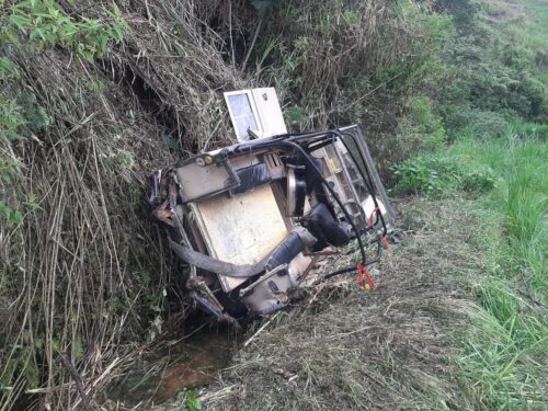 Kendaraan offroad Land Rover Masuk Jurag tergelincir ke jurang sedalam kurang lebih 30 meter di Kampung/Desa Warnasari Kecamatan Pangalengan, Kabupaten Bandung, Jawa Barat Rabu (20/10/2021). (Foto: ist)
