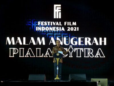 Presiden Jokowi saat memberi sambutan pada Malam Anugerah Piala Citra Festival Film Indonesia (FFI) 2021, Rabu (10/11/2021) malam, di Jakarta Convention Center, Senayan, DKI Jakarta. (Foto: BPMI Setpres/Kris)

