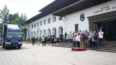 Pemprov Jabar bersama Kemenparekraf melepas mobil vaksin di Gedung Sate, Kota Bandung (Foto: Istimewa)