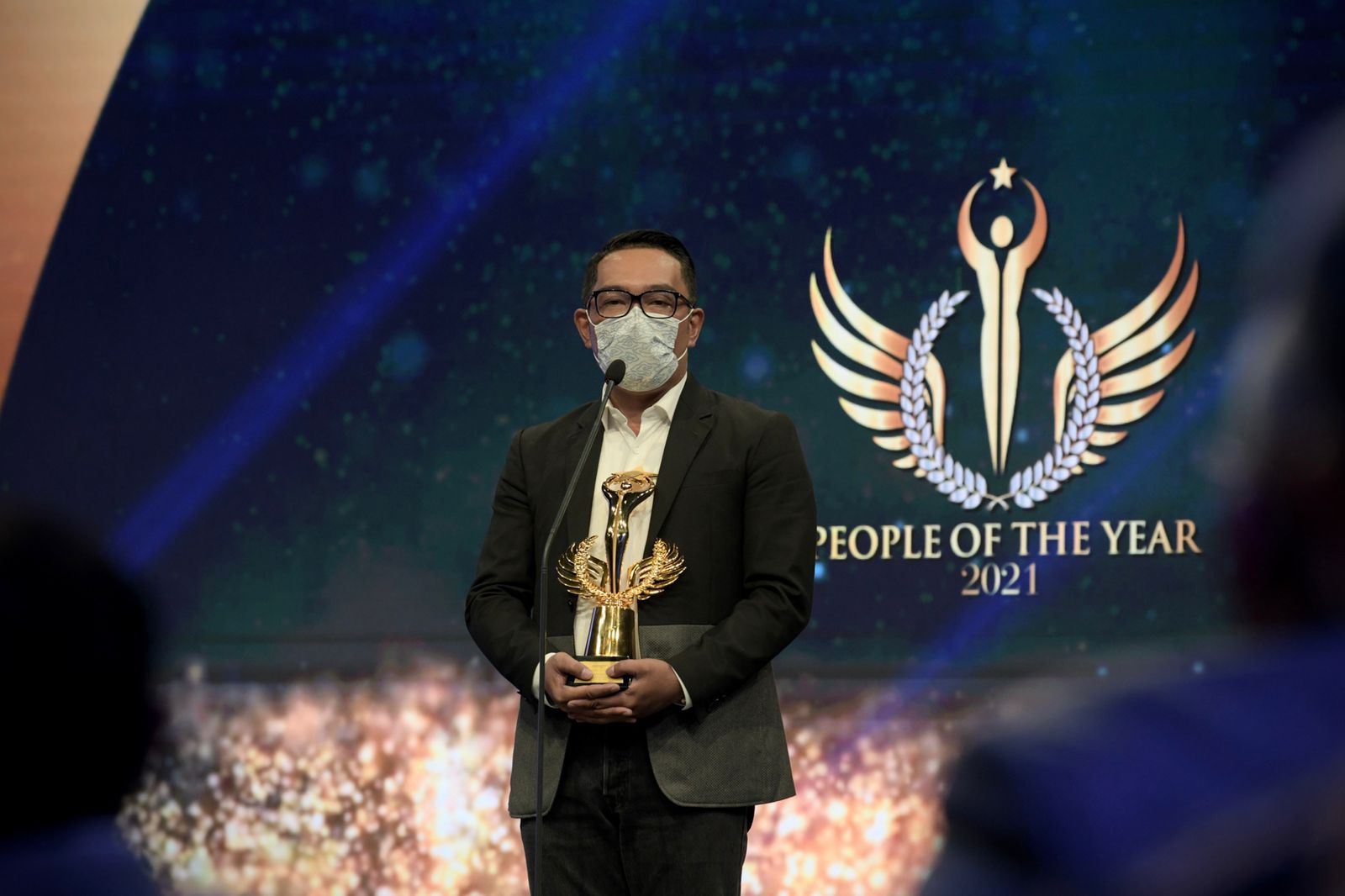 Gubernur Jawa Barat (Jabar) Ridwan Kamil saat dinobatkan sebagai Best Governor for Healthcare and Action Against Pandemi dan Best Governor for E-Government and Digital Innovation dalam People of The Year 2021 di Jakarta, Rabu (24/11/2021). (Foto: deram/dara.co.id)