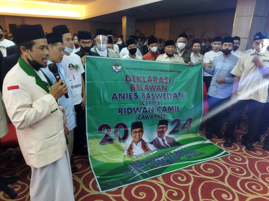 Pengurus Wilayah Gerakan Persaudaraan Muslim Indonesia (GPMI) Jabar mendeklarasikan Anies Baswedan dan Ridwan Kamil berduet di Pilpres 2024 di Hotel Topaz, Kota Bandung, Senin (29/11/2021) (Foto: Istimewa)