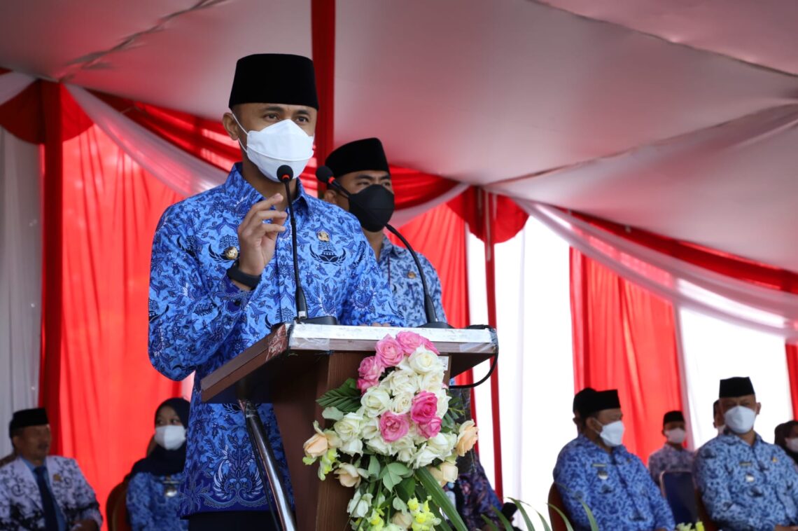 Plt) Bupati Bandung Barat, Hengky Kurniawan berkeinginan bisa menaikan insentif guru honorer setiap tahun (Foto: Istimewa)