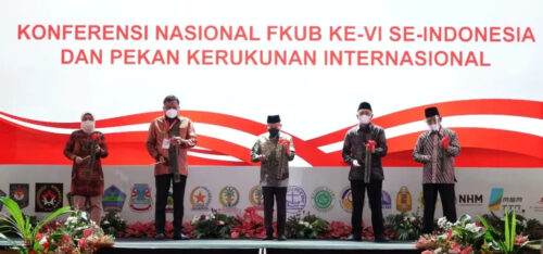 Wapres Ma’ruf Amin saat membuka Pekan Kerukunan Internasional dan Konferensi Ke-6 FKUB Se-Indonesia Tahun 2021, di Hotel Sutan Raja, Minahasa Utara, Sulawesi Utara, Jumat (19/11/2021). (Foto: BPMI Setwapres)


