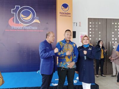 Ketua DPW Partai Nasdem Jawa Barat, Saan Mustofa, bersama Ketua DPD Partai Nasdem Kabupaten Garut, Diah Kurniasari, berfoto bersama disela kegiatan di Fave Hotel, Jalan Cimanuk, Kecamatan Tarogong Kidul, Kabupaten Garut (Foto: istimewa)