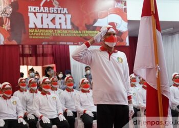 Sebanyak 34 orang narapidana tindak pidana khusus terorisme berikrar setia kepada Negara Kesatuan Republik Indonesia (NKRI) bertempat di Lembaga Pemasyarakatan (Lapas) Narkotika Kelas IIA Gunung Sindur Bogor, Selasa (9/11/2021).