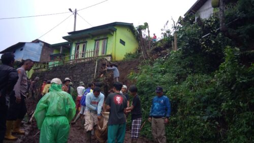 Longsor yang terjadi di kawasan Darajat, Kabupaten Garut tidak menjadikan  
operasional pembangkit terganggu (Foto: Istimewa)