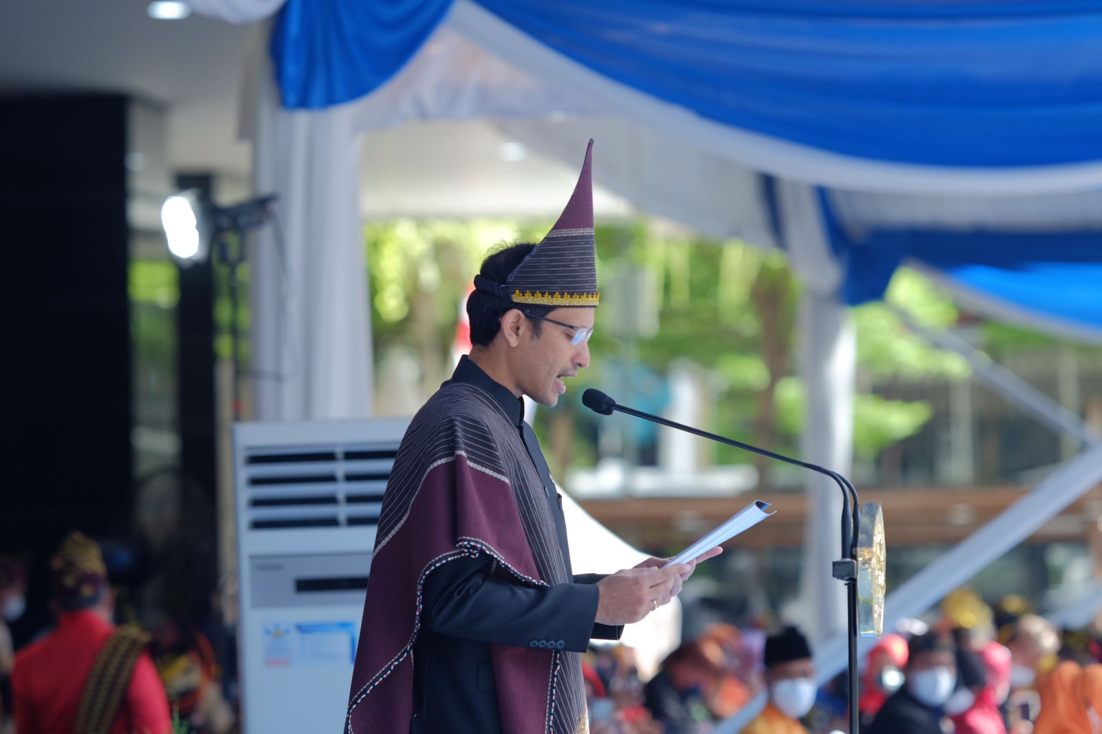 Menteri Pendidikan, Kebudayaan, Riset, dan Teknologi (Mendikbudristek), Nadiem Anwar Makarim memimpin upacara peringatan Hari Guru Nasional  tahun 2021 (Foto: kemendikbud)