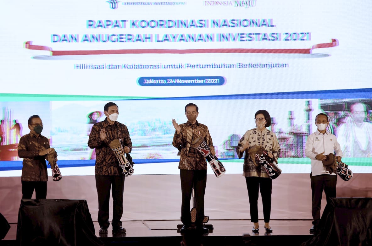 Presiden membuka Rapat Koordinasi Nasional dan Anugerah Layanan Investasi Tahun 2021, di Ballroom Hotel Ritz-Carlton, Jakarta Selatan, Rabu (24//11/2021). (Foto: BPMI Setpres/Rusman)

