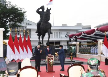 Presiden Jokowi meresmikan Tugu Api Semangat Indonesia Merdeka Tidak Pernah Padam, di Lapangan Bela Negara, Kemenhan, Jakarta, Selasa (09/11/2021) (Foto: BPMI Setpres/Lukas)