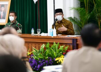 Gubernur Jabar Ridwan Kamil saat menghadiri Rakor bersama Komite Kebijakan Penanganan COVID-19 dan Pemulihan Ekonomi Daerah Provinsi Jawa Barat, di Gedung Sate Kota Bandung, Selasa (7/12/202) (Foto: Istimewa)