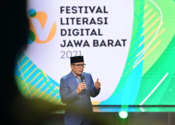 Jabar Ridwan Kamil saat menghadiri Festival Literasi Digital Jawa Barat 2021 atau Viral 2021 di Saung Angklung Udjo, Kota Bandung (Foto: Istimewa)