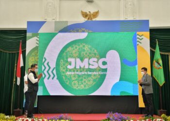 Gubernur Jawa Barat Ridwan Kamil saat meluncurkan JSMC di Gedung Sate Bandung, Selasa (21/12/2021). (Foto: Pipin Sauri/Biro Adpim Jabar)
