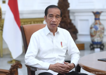 Presiden Jokowi saat memberikan keterangan pers terkait perkembangan COVID-19, Kamis (16/12/2021), dari Istana Merdeka, Jakarta. (Foto: Tangkapan YouTube Sekretariat Presiden)