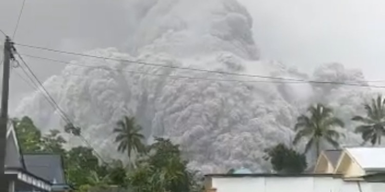 Ilustrasi erupsi Gunung Semeru (Foto: BPBD Lumajang)
