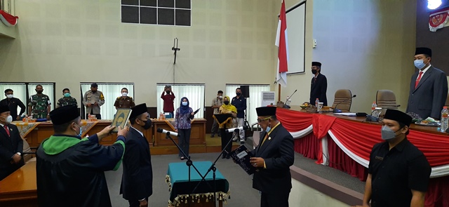 Pengambilan sumpah dan janji jabatan Fahrul Hoerudin sebagai anggota DPRD kota Banjar sisa masa jabatan 2019-2024. (Dok:Bayu/dara.co.id)