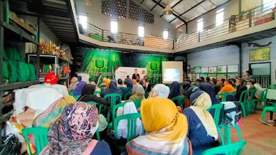 Anggota DPRD Jabar Arif Hamid Rahman menggelar reses bersama Foslimits 96 alumni PPI Pajagalan Bandung ,(foto:ihsan/bandungberita)