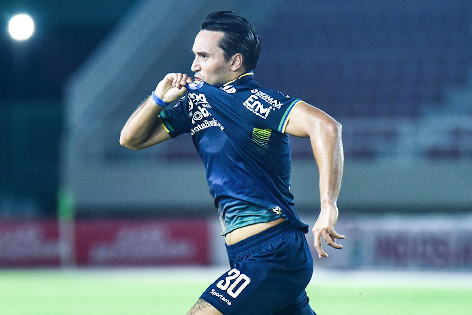 
Striker Persib, Ezra Walian (Foto: Vivagoal.com)


