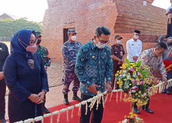 Peresmian dilakukan oleh Gubernur Jawa Barat Ridwan Kamil meresmikan Taman Kota Alun-alun Kabupaten Kuningan, Minggu (30/1/2022). (Foto: ist)