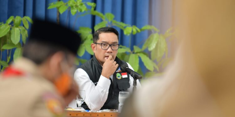 Gubernur Jawa Barat Ridwan Kamil saat menghadiri Rapat Komite Penanganan COVID-19 dan Pemulihan Ekonomi Daerah di Gedung Sate, Kota Bandung, Selasa (25/1/2022).(Foto : deram/dara.co.id)