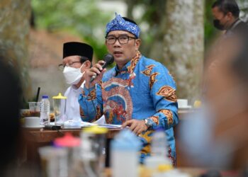 Gubernur Jawa Barat Ridwan Kamil saat menghadiri pertemuan dengan inohong sunda di Bandung, Selasa (25/1/2022). (Foto: deram/dara.co.id). (Foto: deram/dara.co.id)