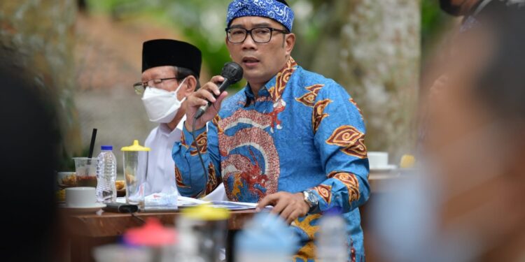 Gubernur Jawa Barat Ridwan Kamil saat menghadiri pertemuan dengan inohong sunda di Bandung, Selasa (25/1/2022). (Foto: deram/dara.co.id). (Foto: deram/dara.co.id)