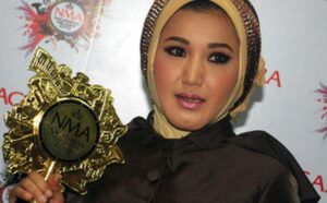 Evie Tamala Lama tak Muncul di Televisi, Sekadar Pelepas Rindu Simak Profil Singkatnya Ini