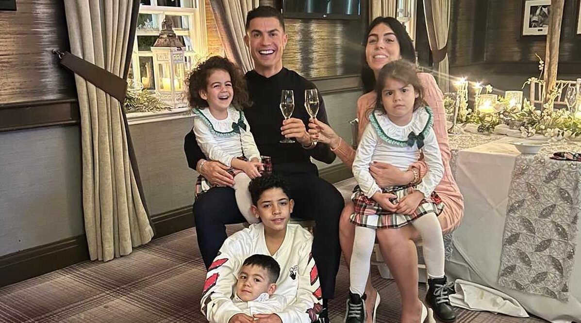 Cristiano Ronaldo merayakan perayaan tahun baru 2022 bersama keluarganya (Foto: Instagram)