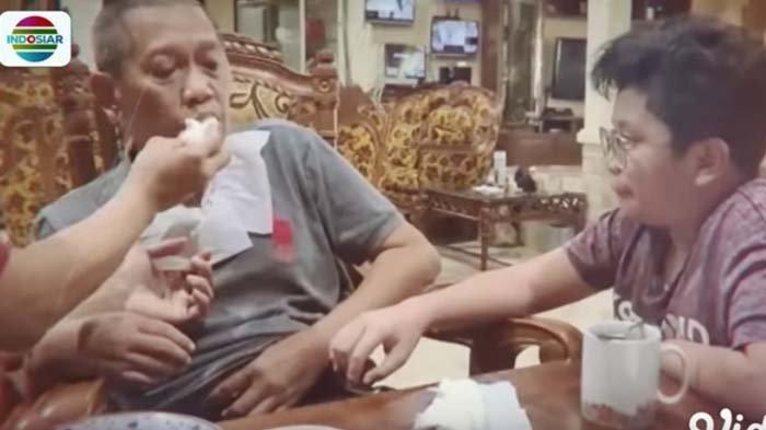 Tukul Arwana dikabarkan tengah menjalani masa pengobatan untuk kembali memulihkan kondisinya.(Foto: bangkapos.com)
