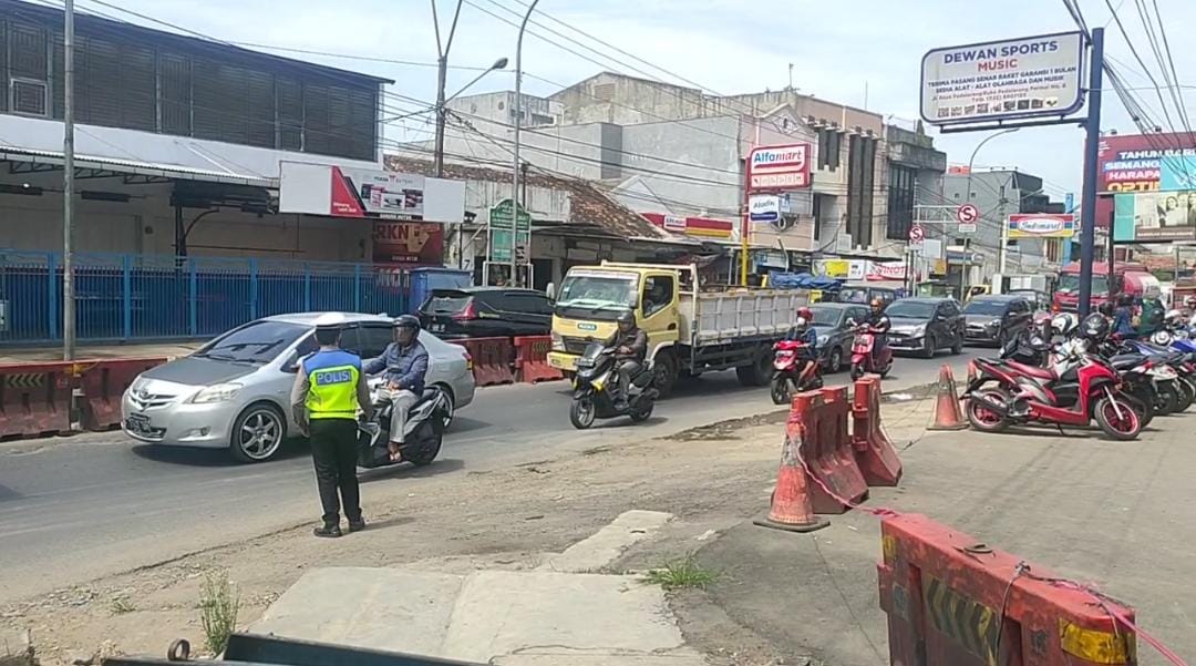 Jalan Raya Padalarang, yang rawan macet (Foto: Istimewa)