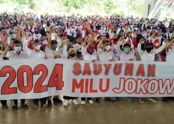 Ribuan relawan Jokowi Bandung Raya saat menggelar silaturahmi di Dome Balerame Soreang, Kabupaten Bandung, Sabtu (19/3/2022). (Foto: galamedianews.com)