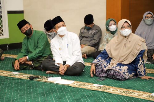 Bupati Bandung HM Dadang Supriatna saat melaksanakan Safari Ramadan di Desa Cangkuang Kulon Kecamatan Dayeuhkokot Kabupaten Bandung, Kamis (7/4/2022) malam (Foto: Trinata)
